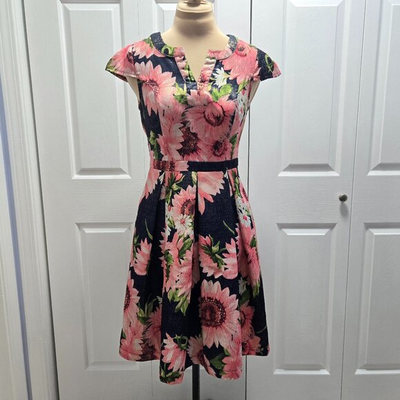 Modcloth Dresses & Skirts - ModCloth Personal Boldness V Neck Floral Fit and Flare Dress Size 8